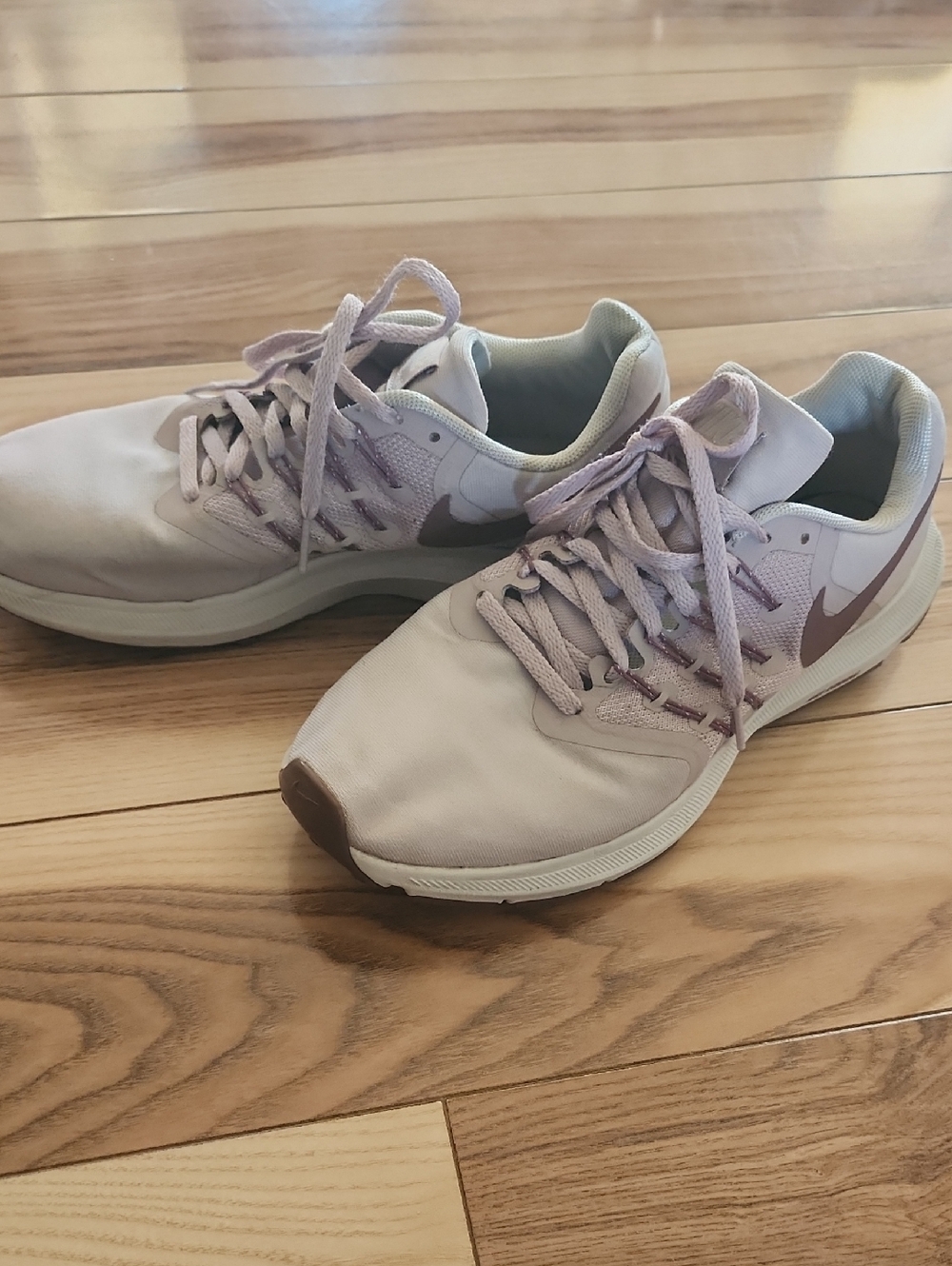 Nike Women's Size 9 Light Mauve  Athletic Sneakers